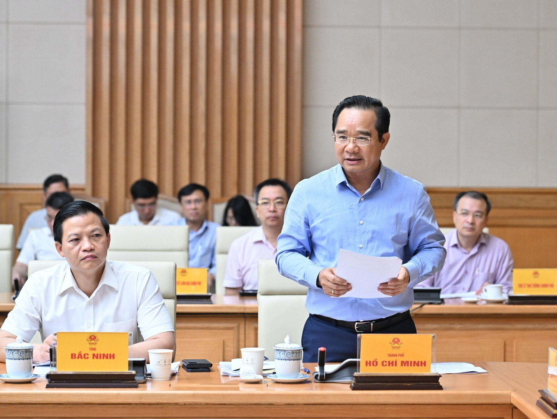胡志明市人民委员会主席阮文得发表讲话。 胡志明市人民委员会主席阮文得发表讲话。