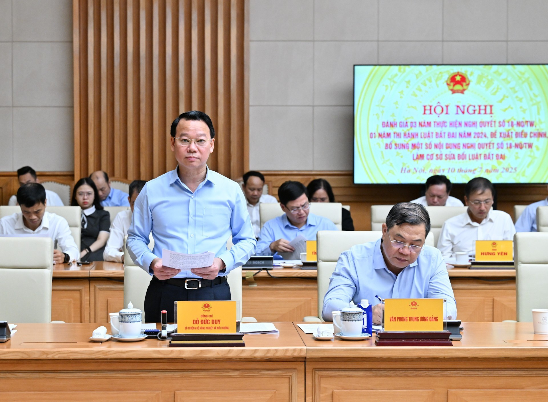 农业与环境部长杜德维发表讲话。 农业与环境部长杜德维发表讲话。