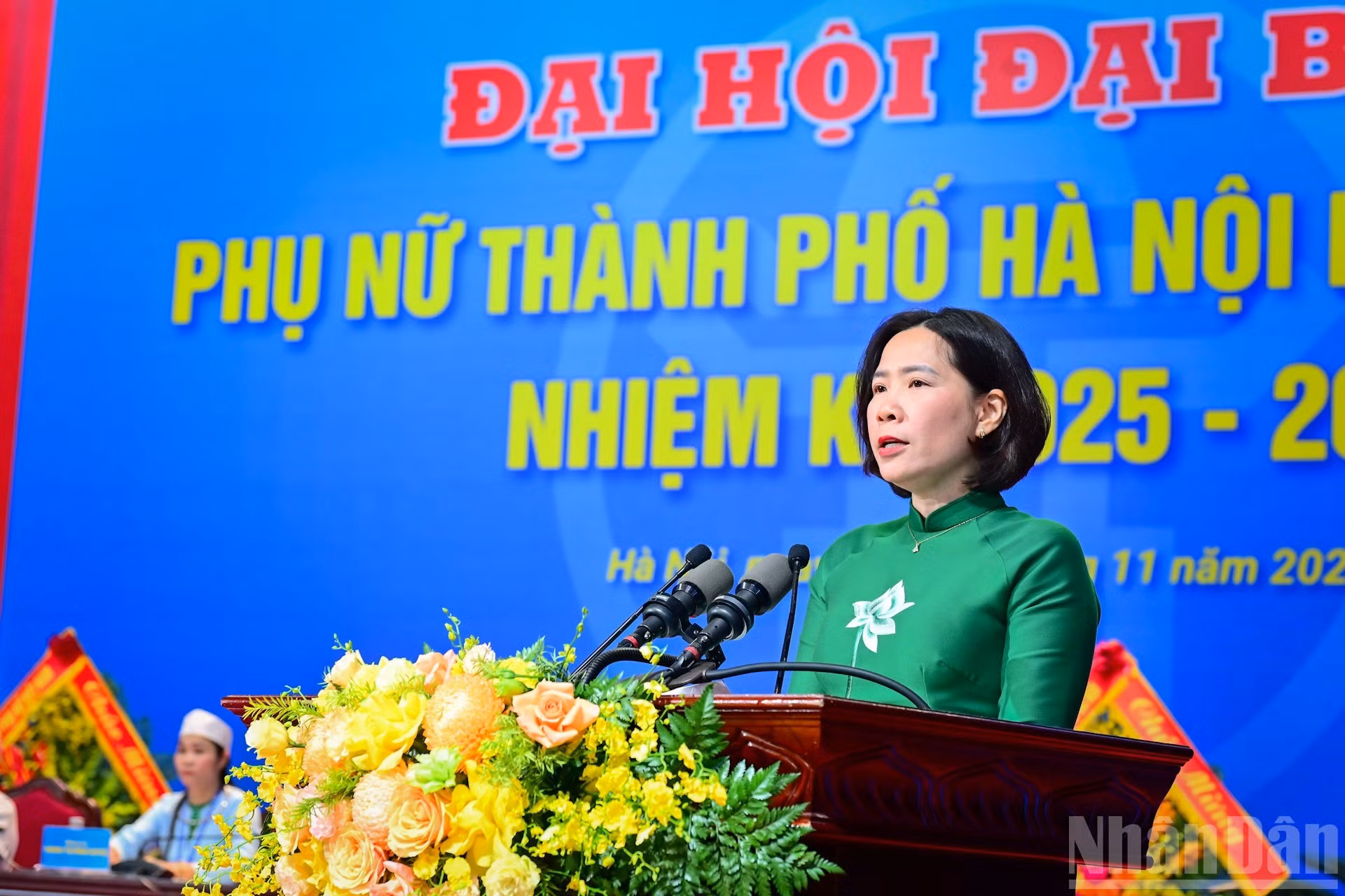 河内市妇女联合会主席黎金英致开幕词。