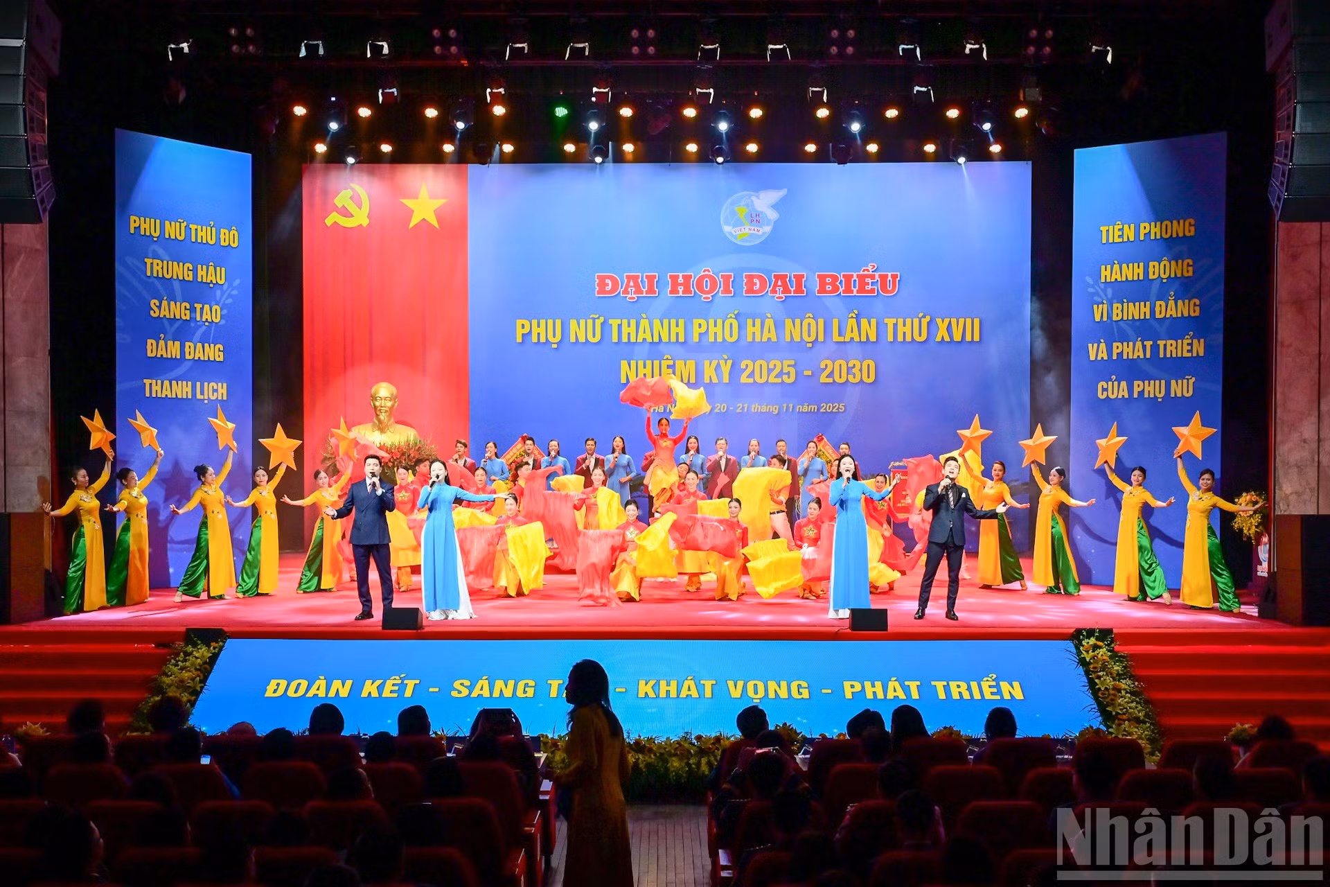 河内市妇女联合会第十七次代表大会开幕式上的文艺节目。