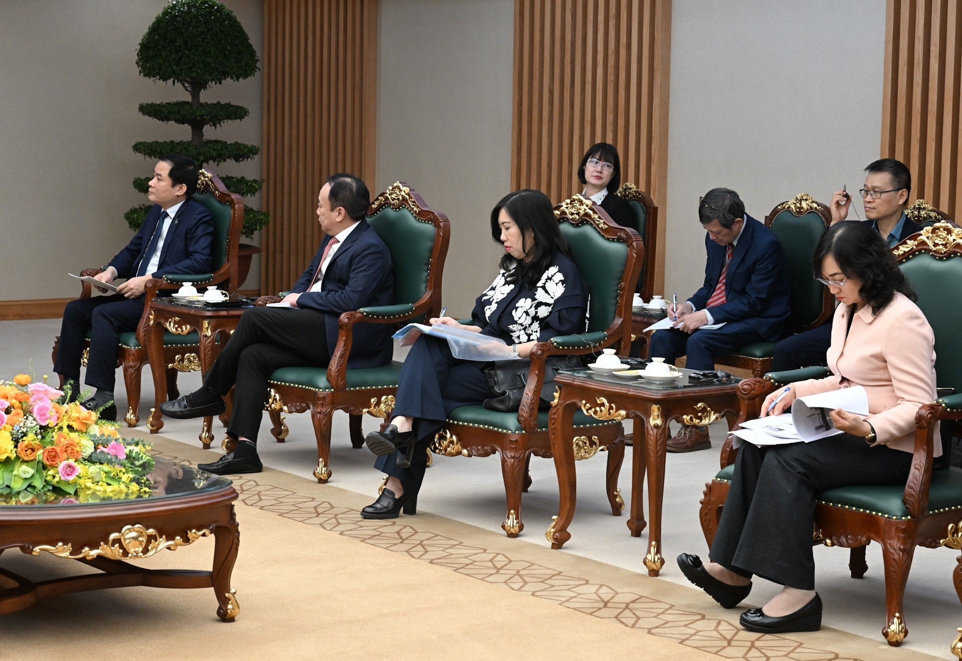 越南政府各部委、部门、行业领导代表出席活动。