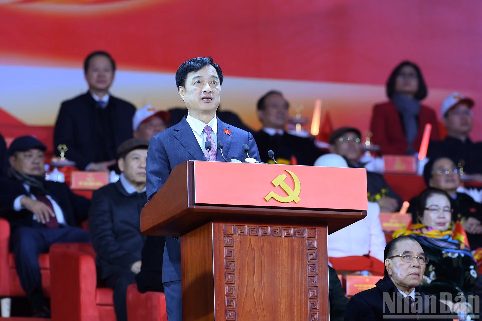 河内市委书记阮维玉发表讲话。