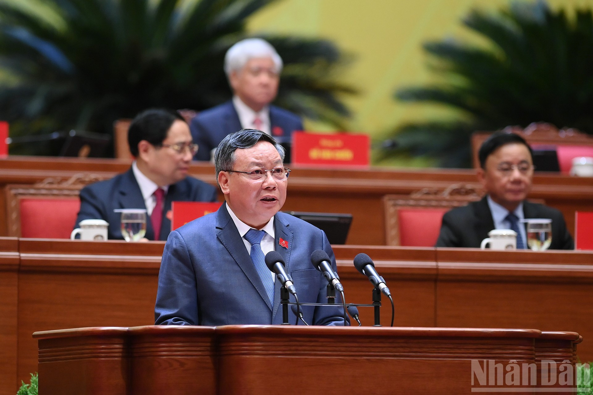 河内市市委常务副书记阮文峰发表参论。