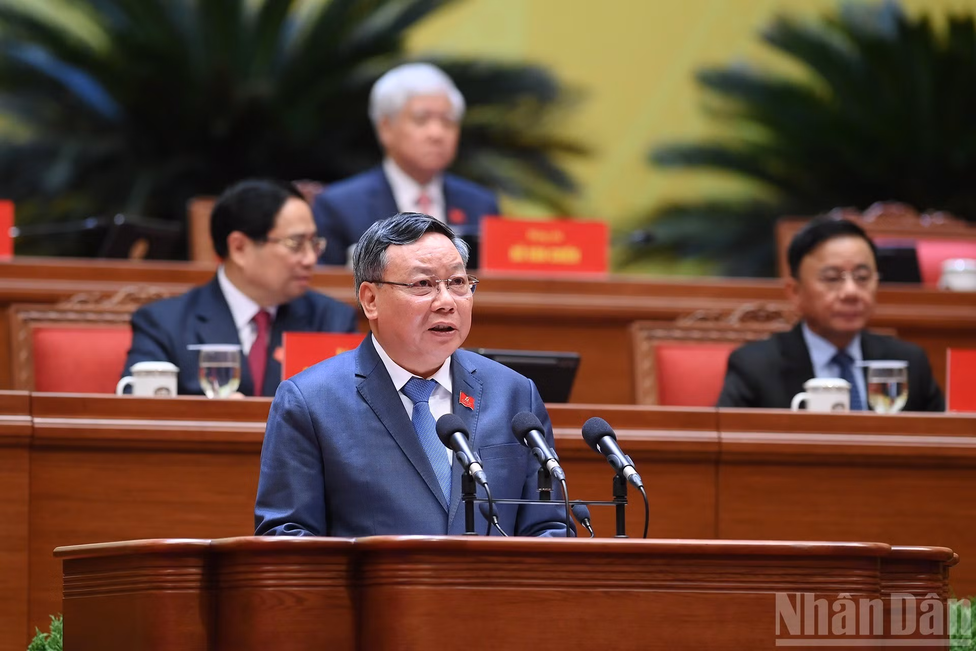 河内市市委常务副书记阮文峰发表参论。