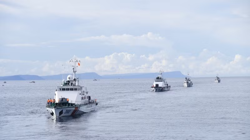 海警船只随时准备在任何情况下执行任务。