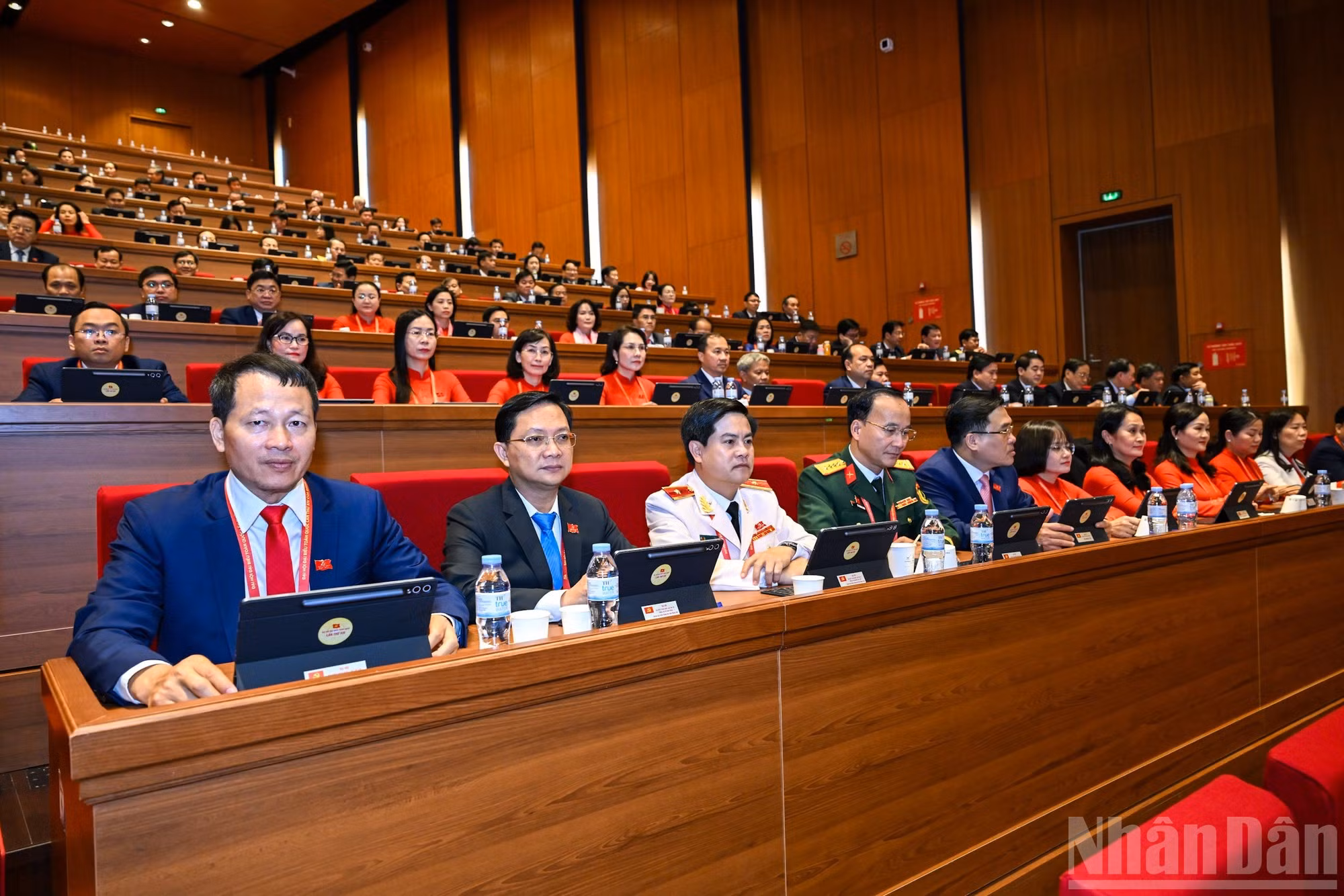 同奈省党部代表团。