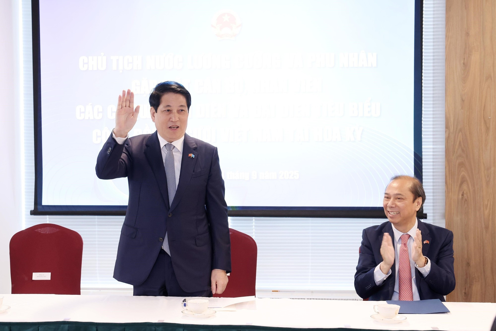 越南国家主席梁强造访越南常驻联合国代表团总部。 越南国家主席梁强造访越南常驻联合国代表团总部。