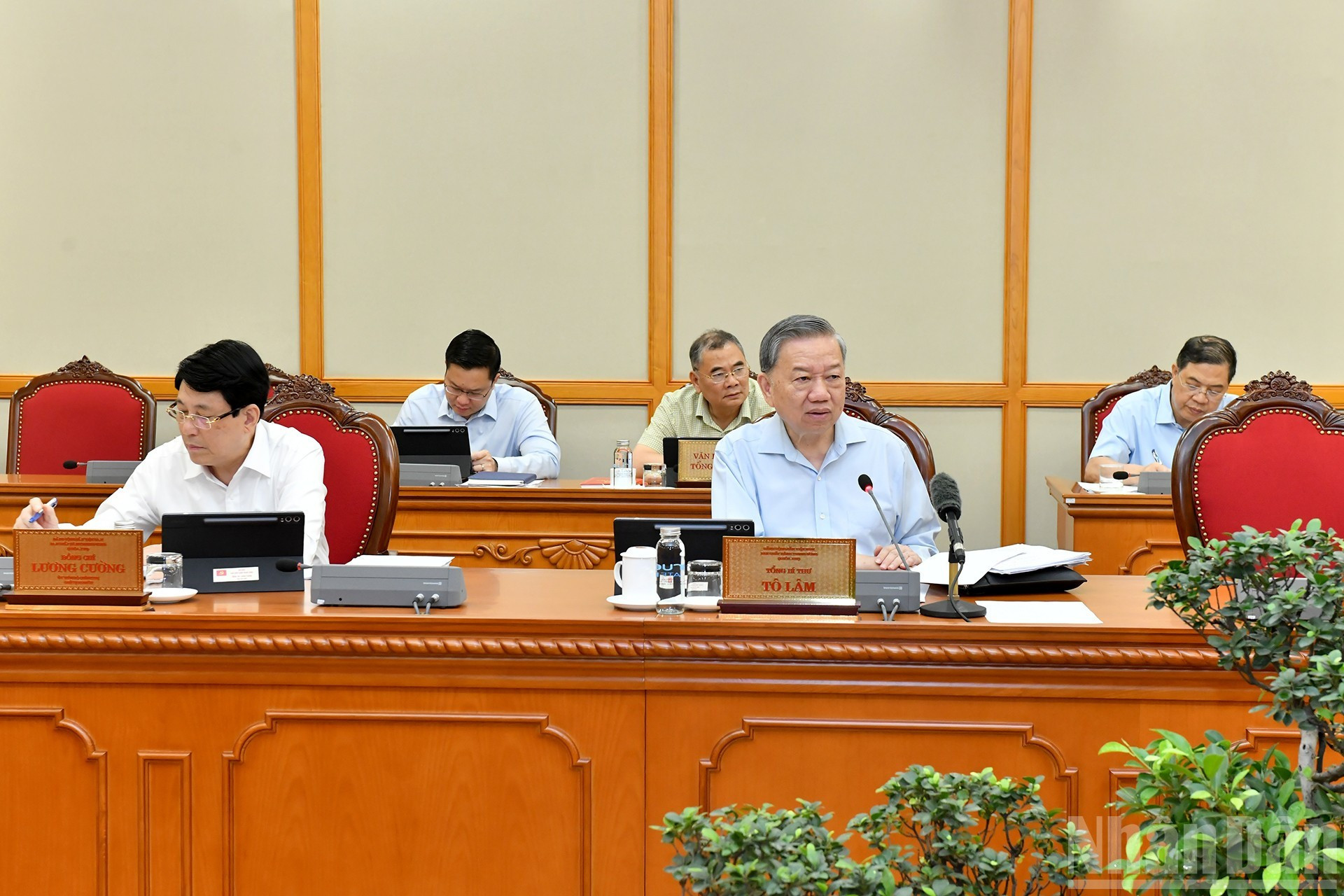 苏林总书记发表指导性讲话。