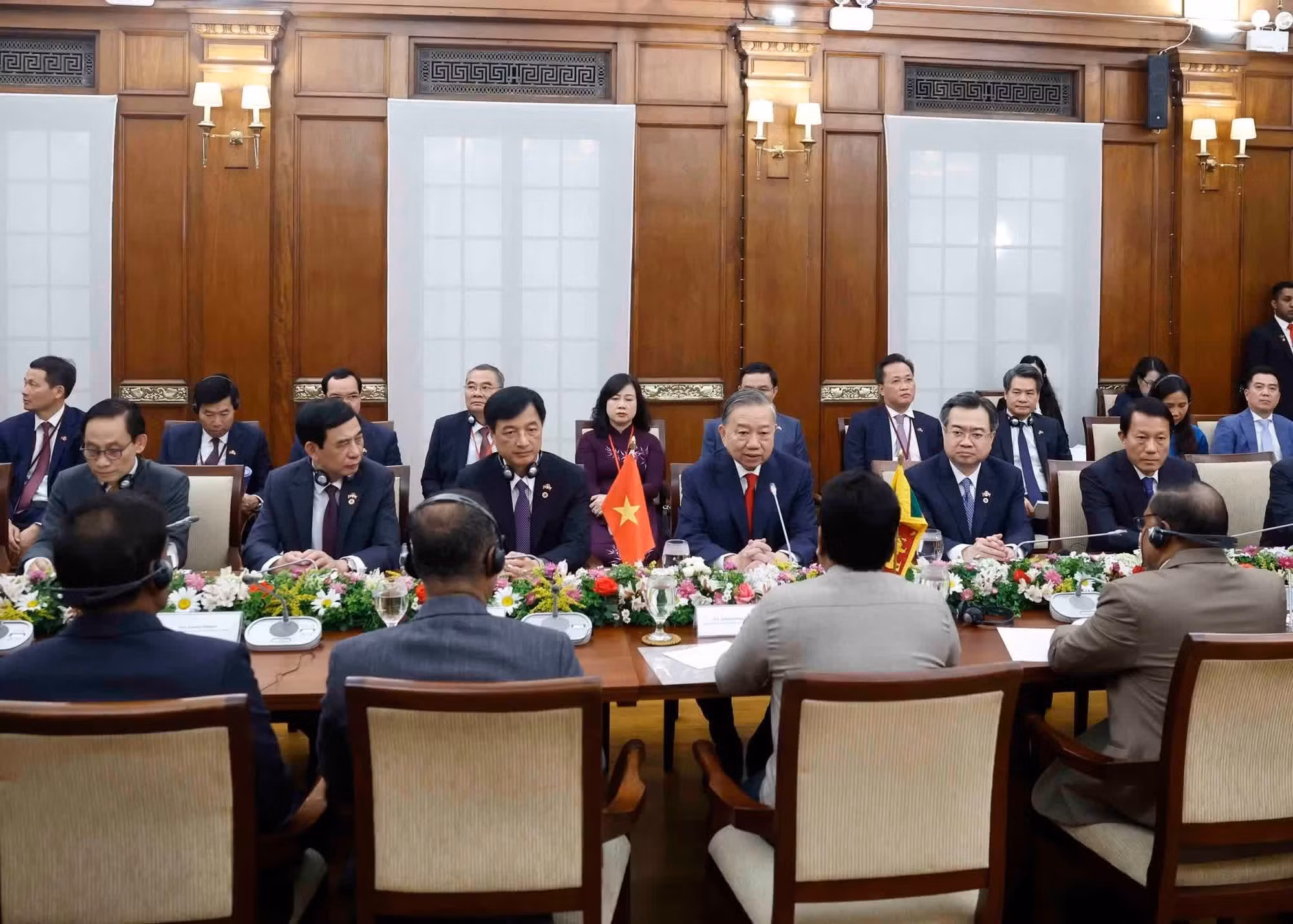 越共中央总书记、越南国家主席苏林和越南高级代表团。