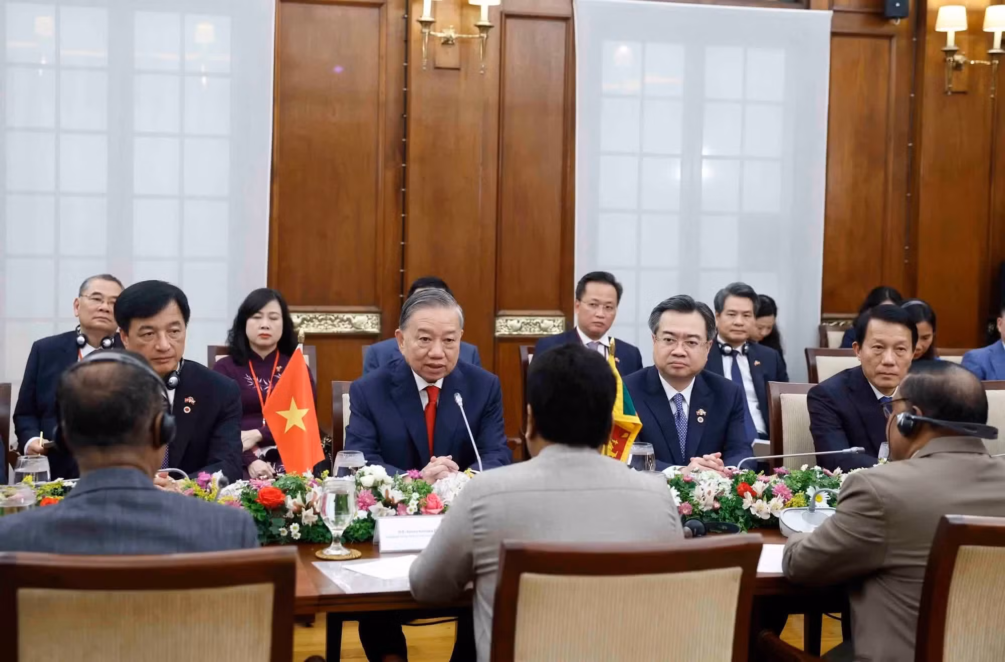 越共中央总书记、越南国家主席苏林发表讲话。