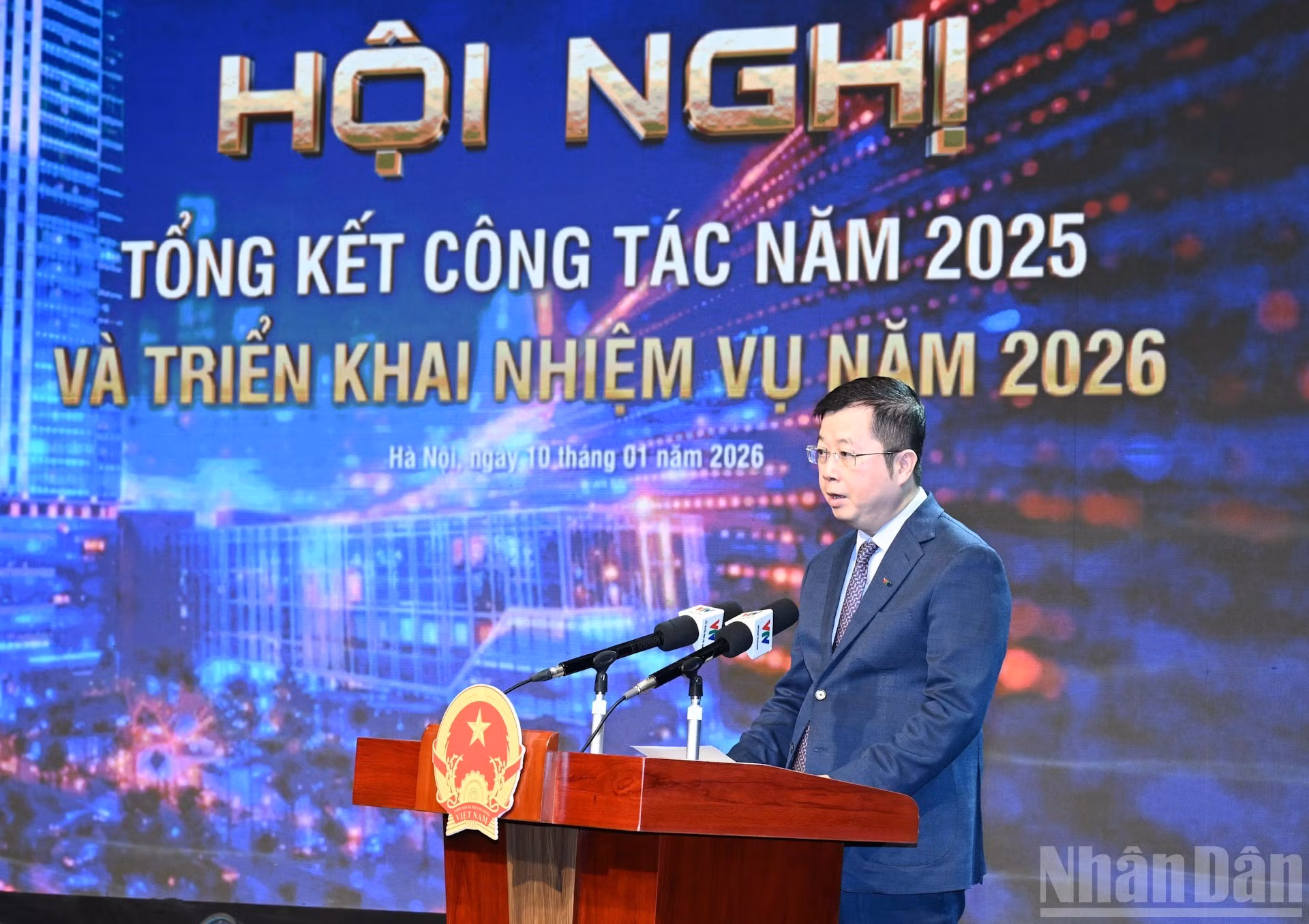 越南电视台台长阮青林发表讲话。