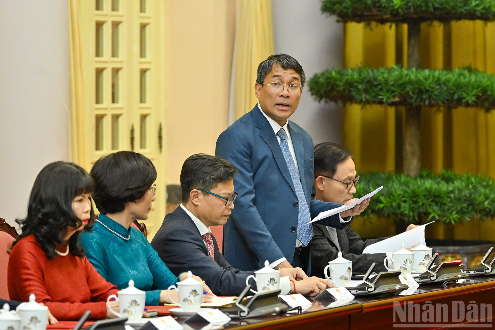 外交部常务副部长阮明宇发表讲话。