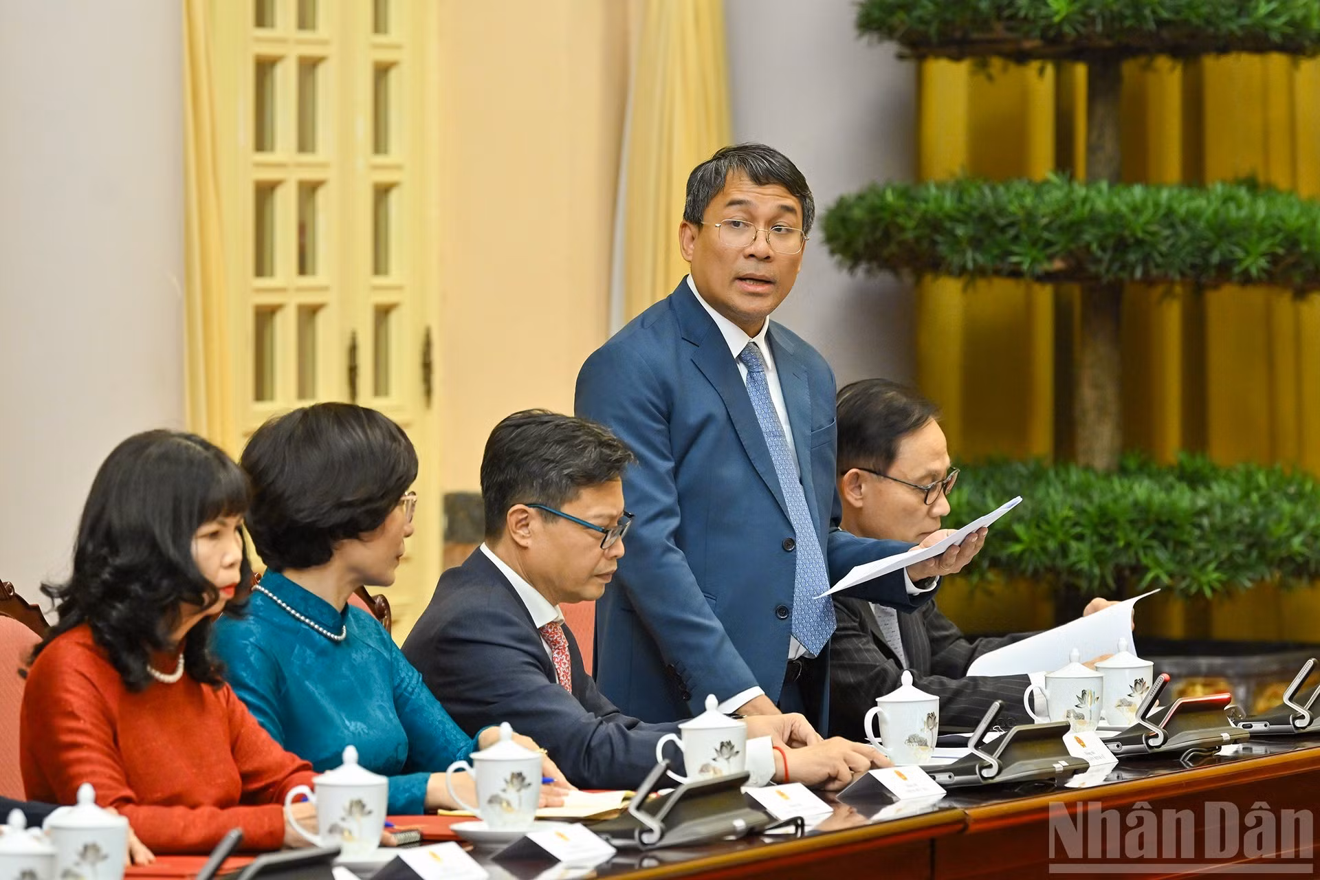 外交部常务副部长阮明宇发表讲话。