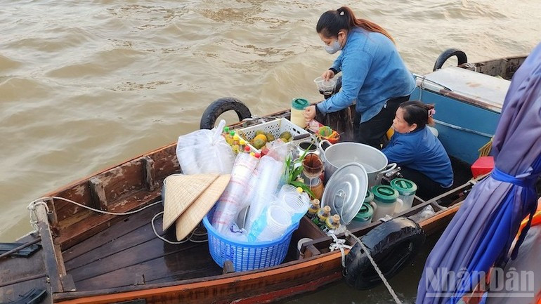 一家“移动”饮品店。