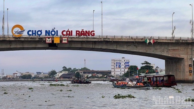 丐冷水上集市大门。