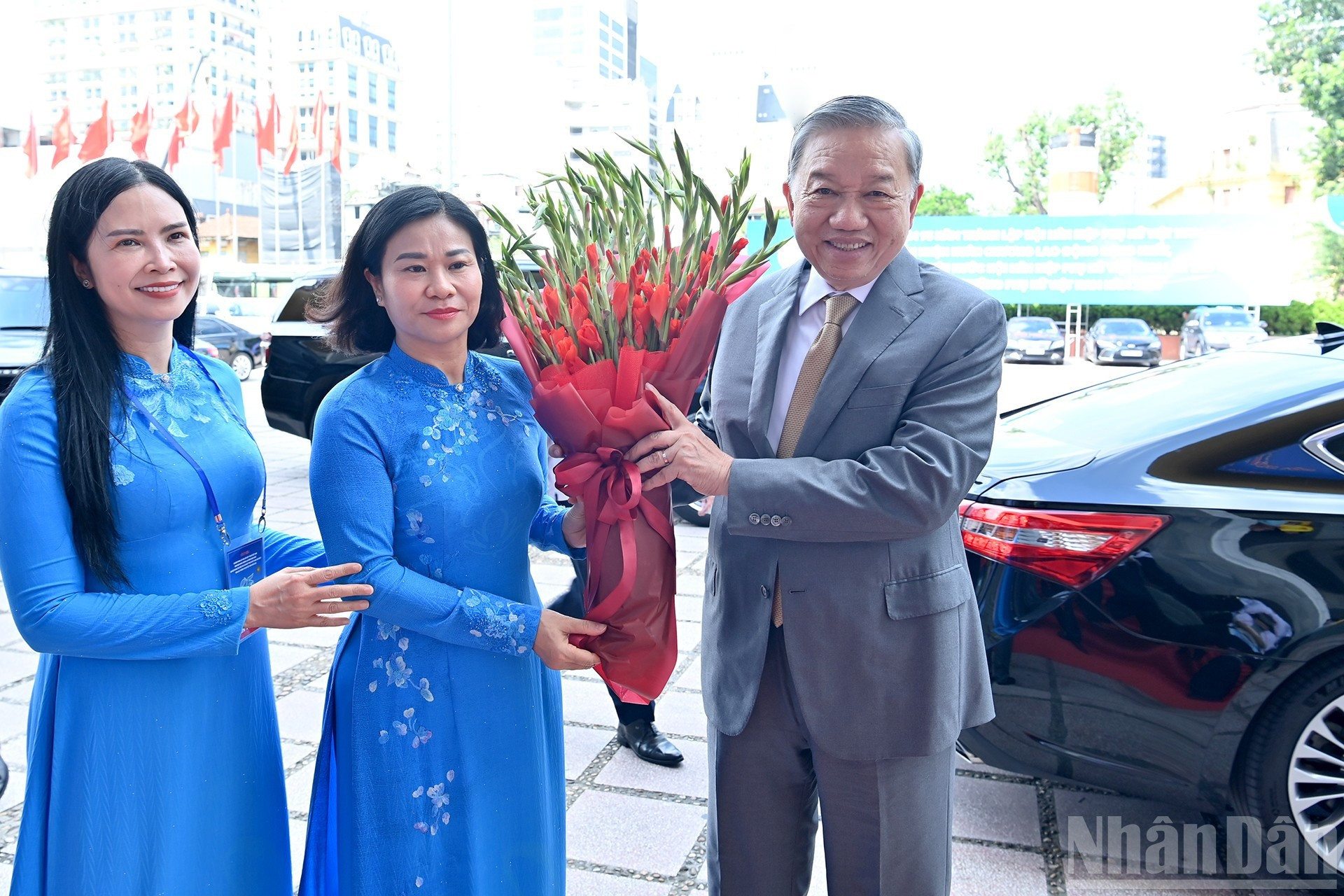 苏林总书记出席越南妇女联合会成立95周年纪念仪式。 苏林总书记出席越南妇女联合会成立95周年纪念仪式。