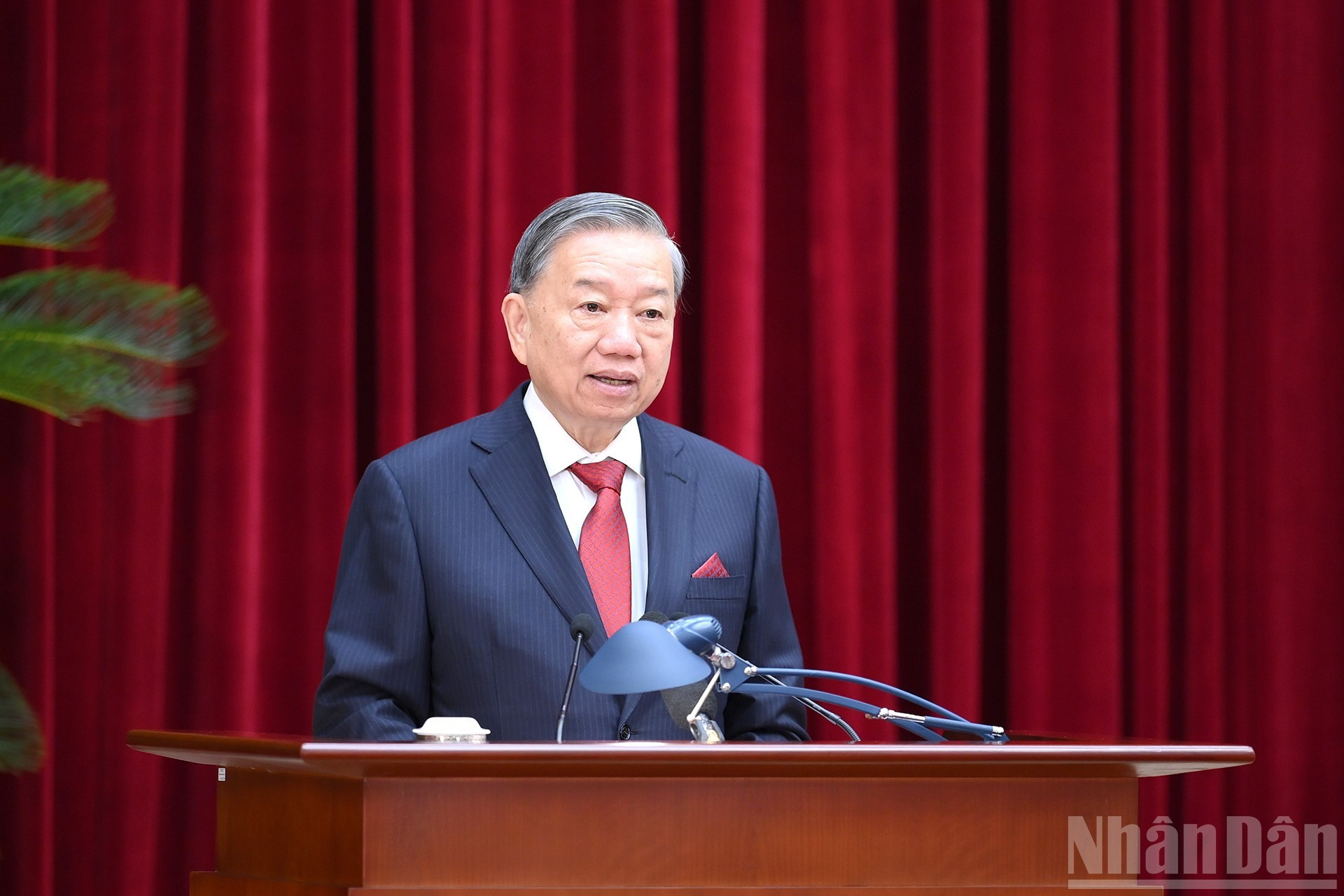 苏林总书记在会议上致开幕词。