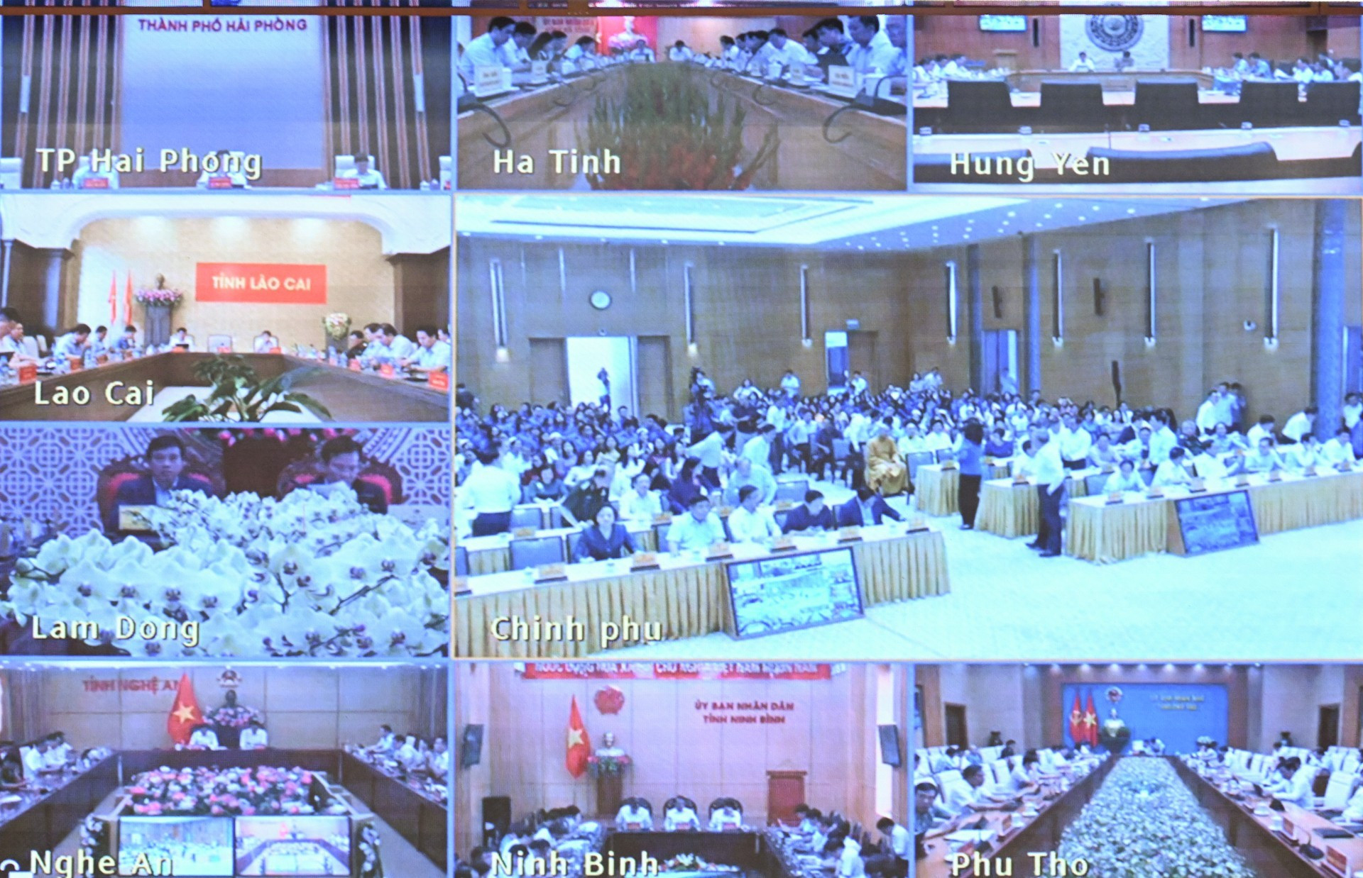 启动仪式在政府驻地举行,并与全国34个省市进行视频连线。 启动仪式在政府驻地举行,并与全国34个省市进行视频连线。
