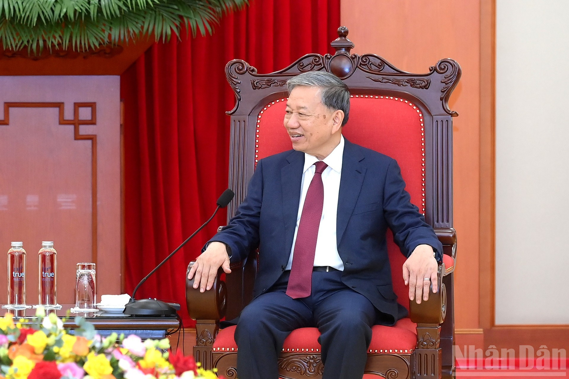 苏林总书记发表讲话。