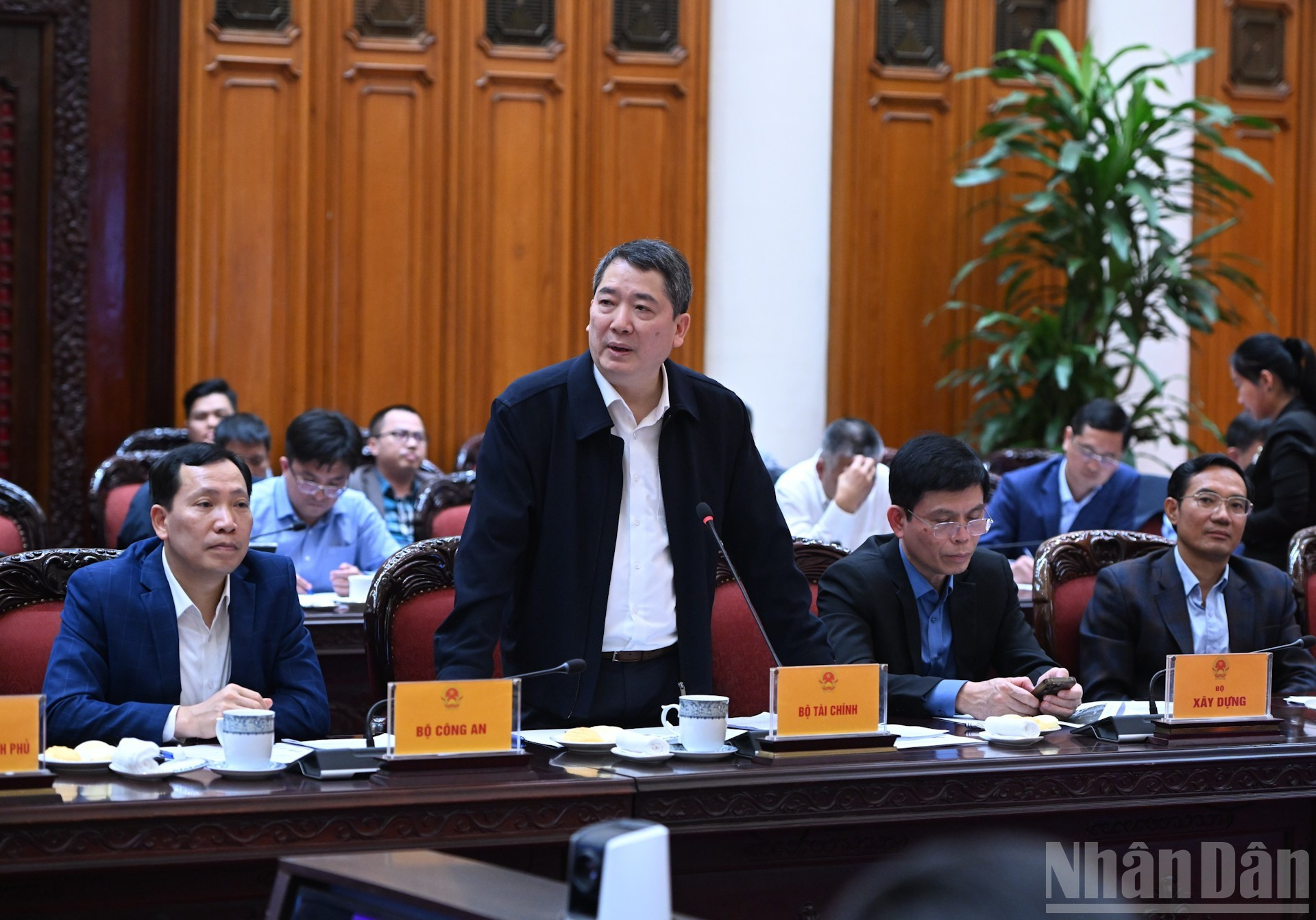 越南财政部副部长高英俊发表讲话。