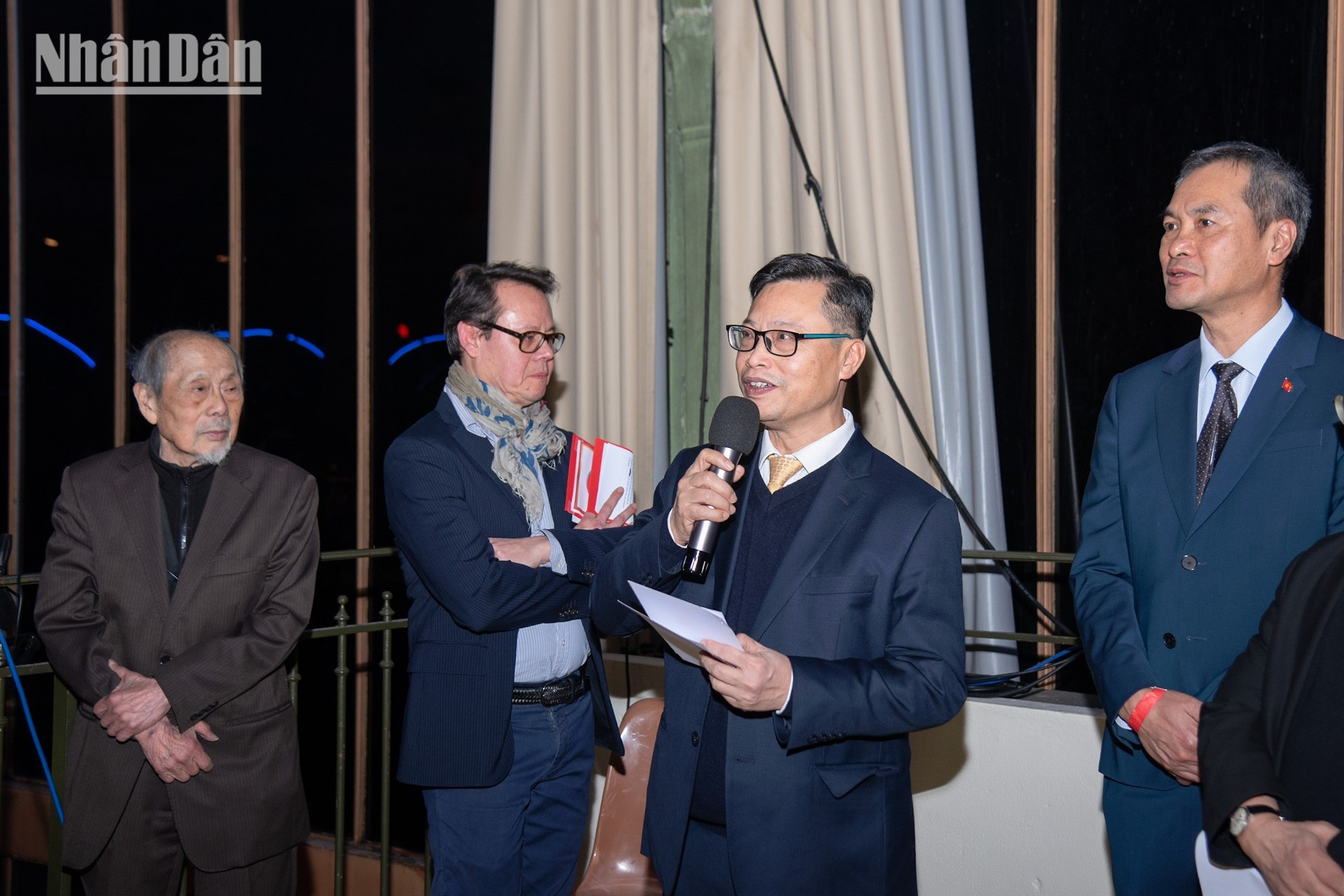 越南驻法国大使郑德海在活动上发表讲话。