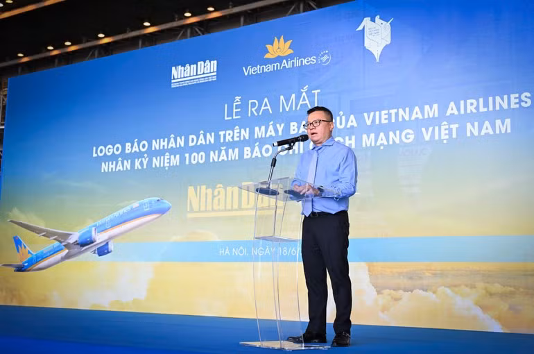 越共中央委员、《人民报》社总编辑、中央宣教与民运部副部长、越南新闻工作者协会主席黎国明发表讲话。