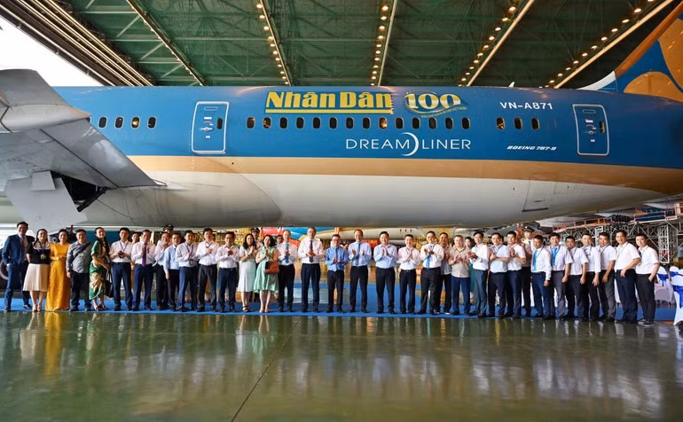 各位代表出席仪式。