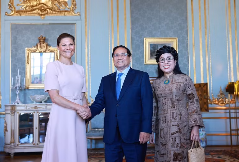 瑞典女王储维多利亚欢迎范明正总理和夫人。