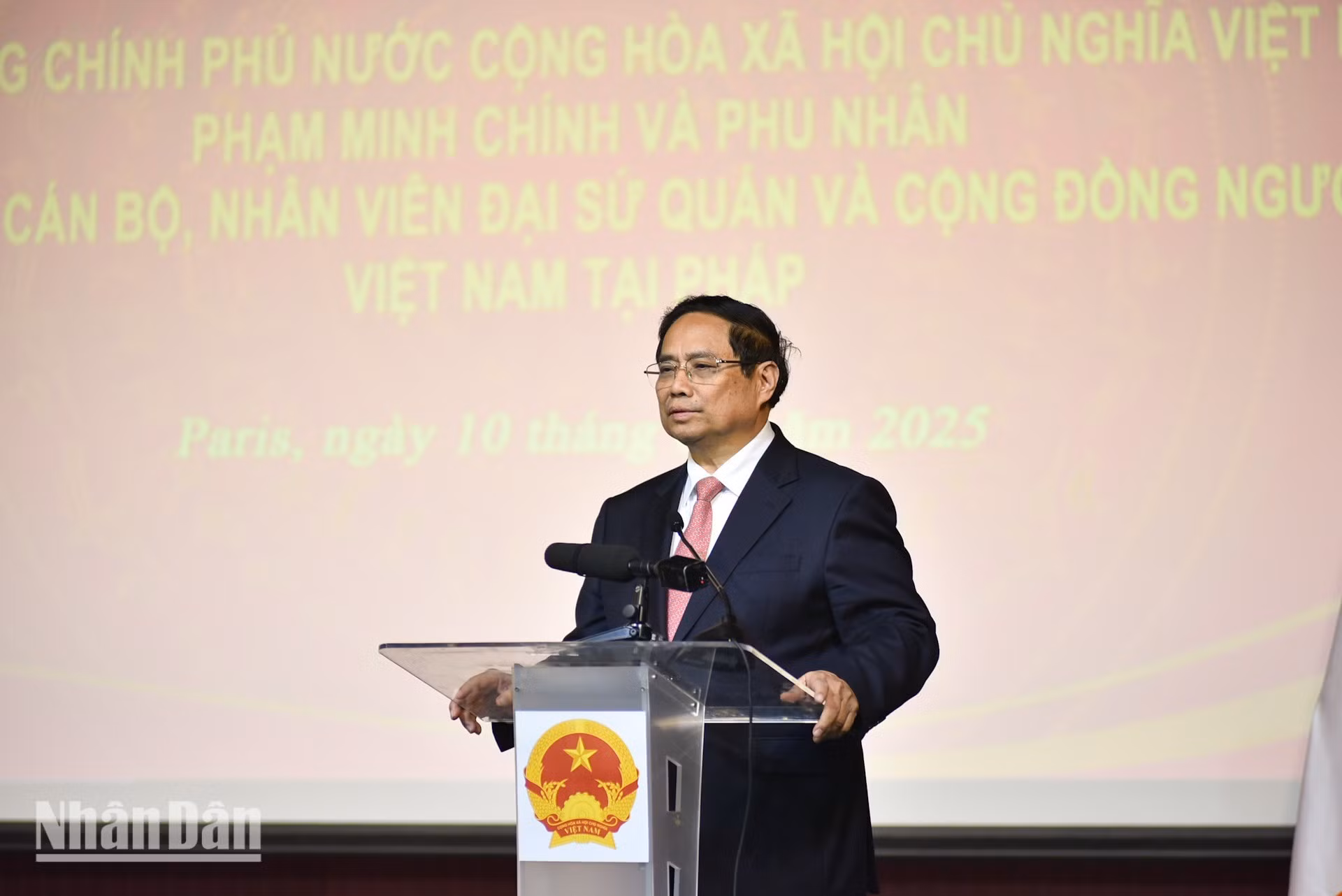 范明正总理向侨胞们通报了当前国际与国内形势、越南正在推进实施的主要政策方针以及国家经济社会发展状况。