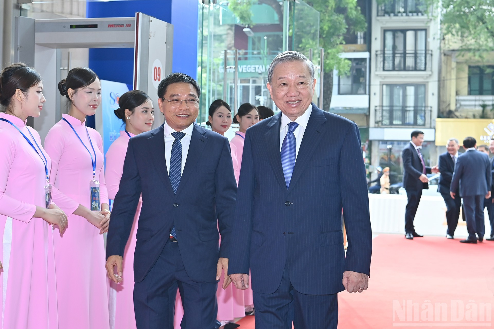 苏林总书记出席仪式。 苏林总书记出席仪式。