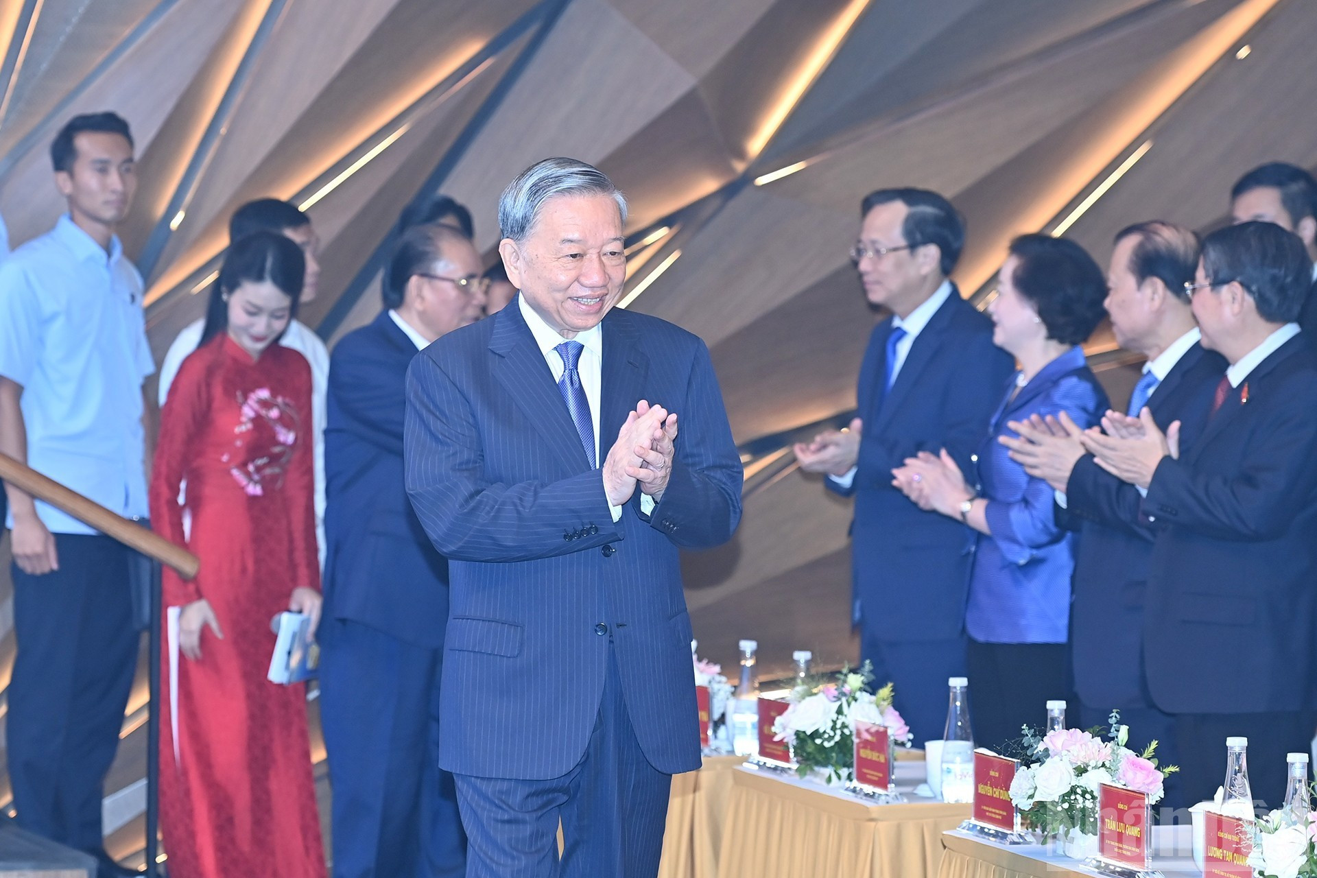 苏林总书记出席仪式。 苏林总书记出席仪式。