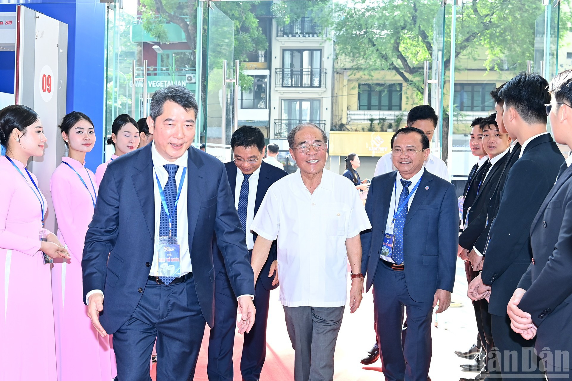 原越南国会主席阮胜雄出席仪式。 原越南国会主席阮胜雄出席仪式。