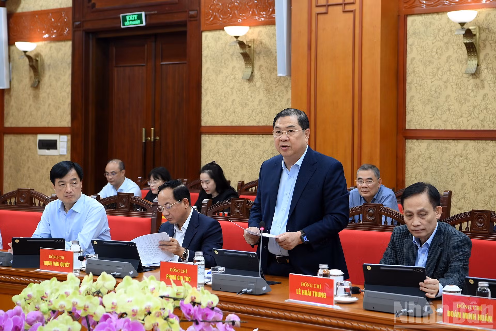 越共中央政治局委员、中央书记处书记、中央办公厅主任范家足发表讲话。