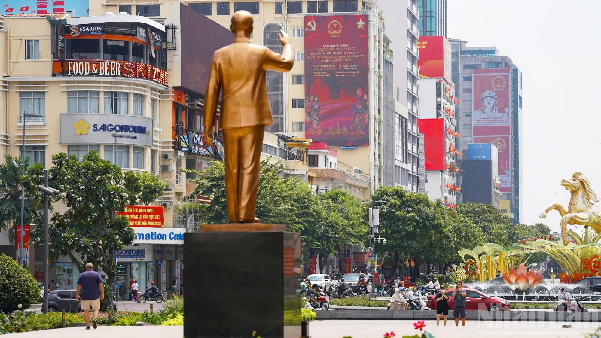 越南第十六届国会代表和2026~2031年任期各级人民议会代表选举将于3月15日举行，这是重要的政治事件，全国各地的选民直接行使他们的公民权利和义务。