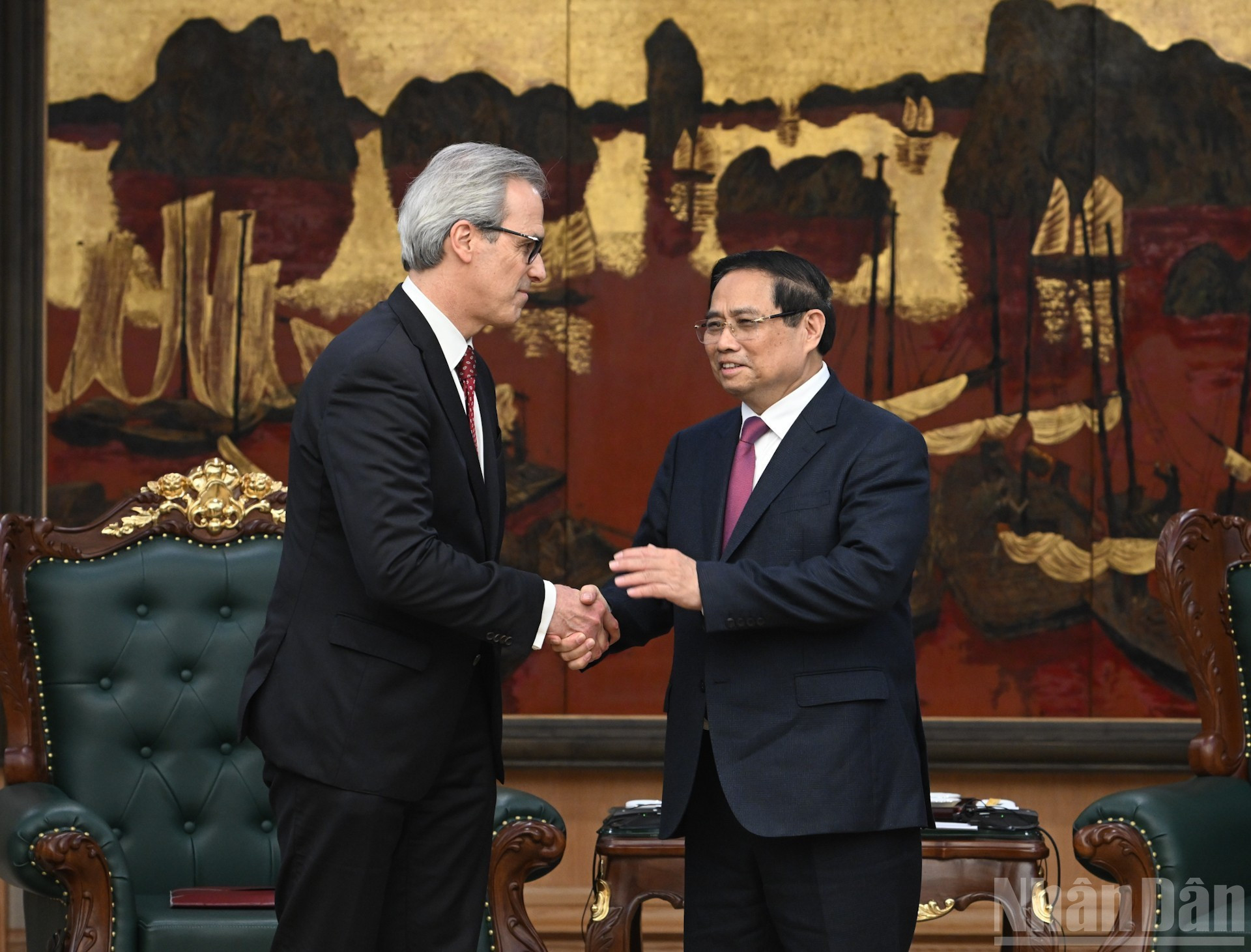 范明正总理和欧盟委员会打击IUU捕捞检查团团长费尔南多·安德烈森·吉马良斯。