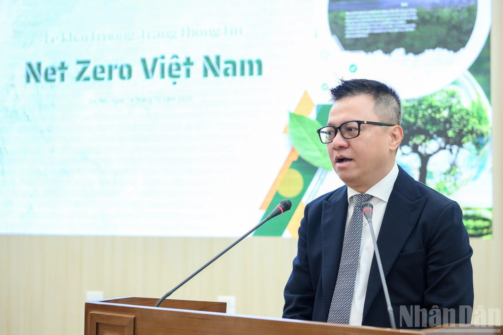 越共中央委员、中央宣教与民运部副部长、越南新闻工作者协会主席、《人民报》社总编辑黎国明致开幕词。 越共中央委员、中央宣教与民运部副部长、越南新闻工作者协会主席、《人民报》社总编辑黎国明致开幕词。