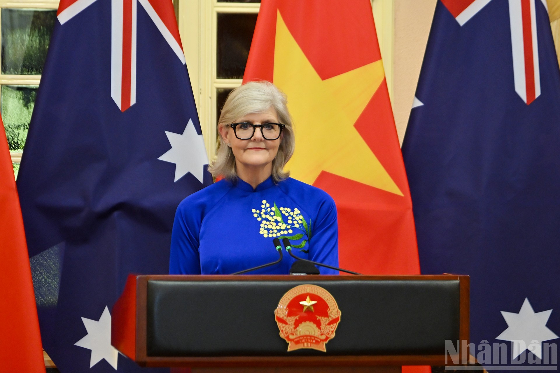 澳大利亚总督萨曼莎·莫斯廷发表讲话。