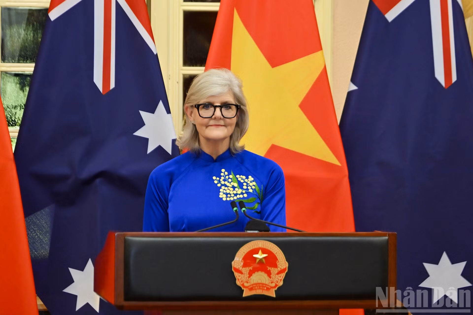 澳大利亚总督萨曼莎·莫斯廷发表讲话。