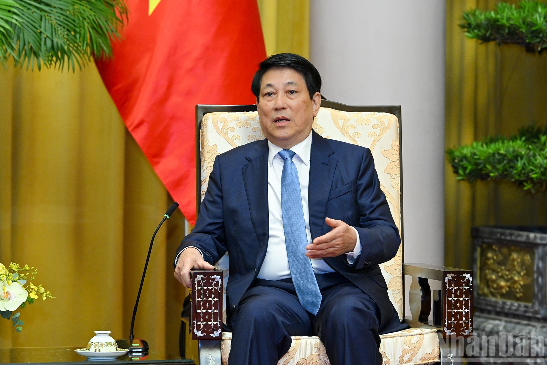 越南国家主席梁强发表讲话。