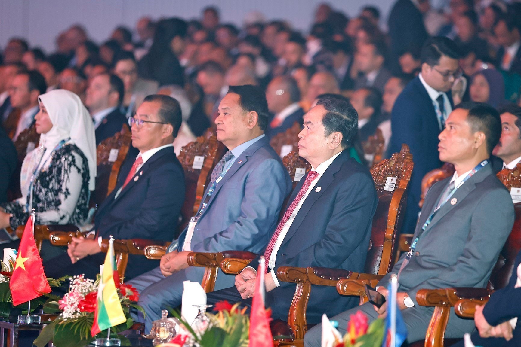 越南国会主席陈青敏和各位代表出席第46届东盟议会联盟大会开幕式。