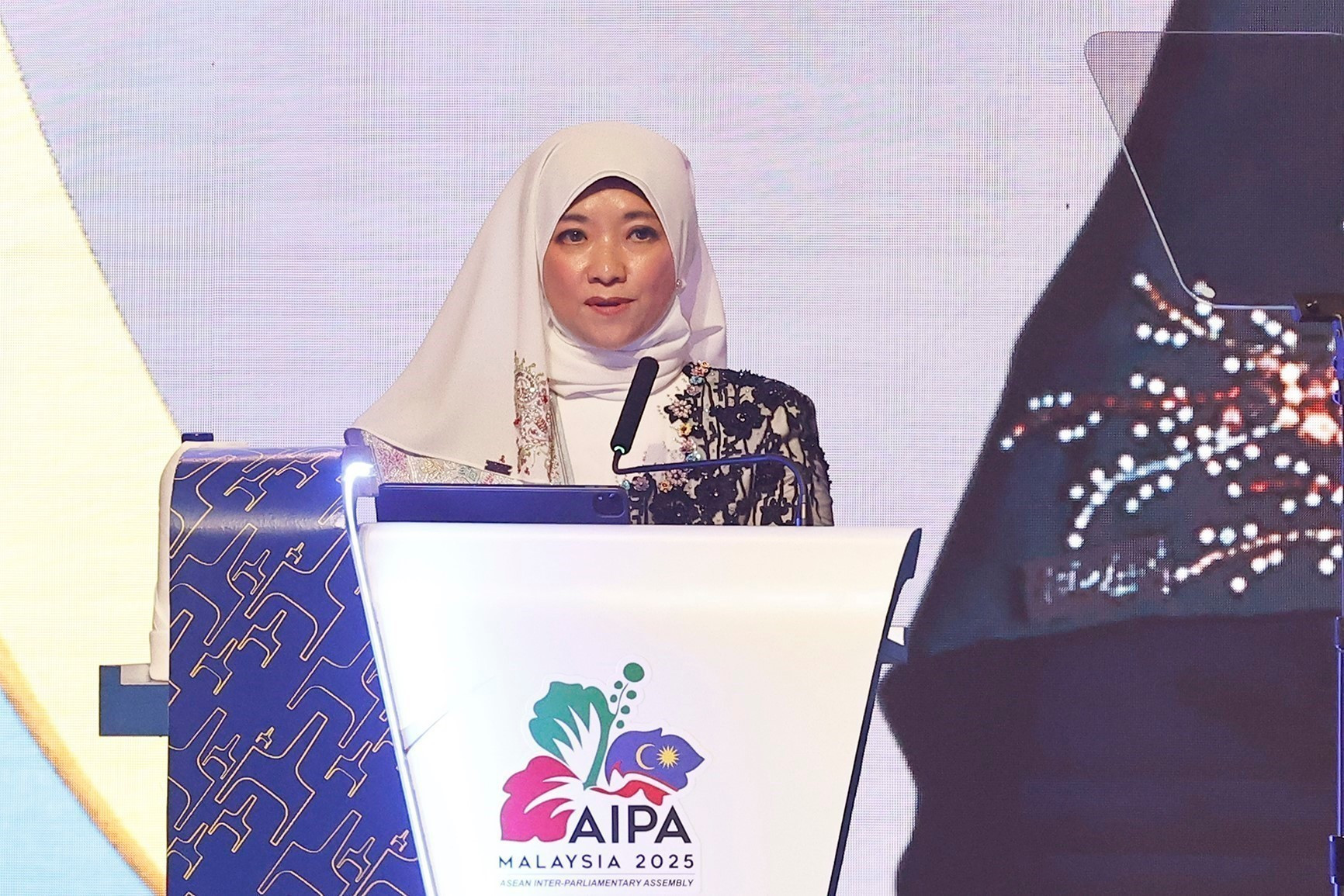 AIPA 秘书长西蒂·罗扎伊梅里扬蒂·拿督哈芝·阿卜杜·拉赫曼发表讲话。