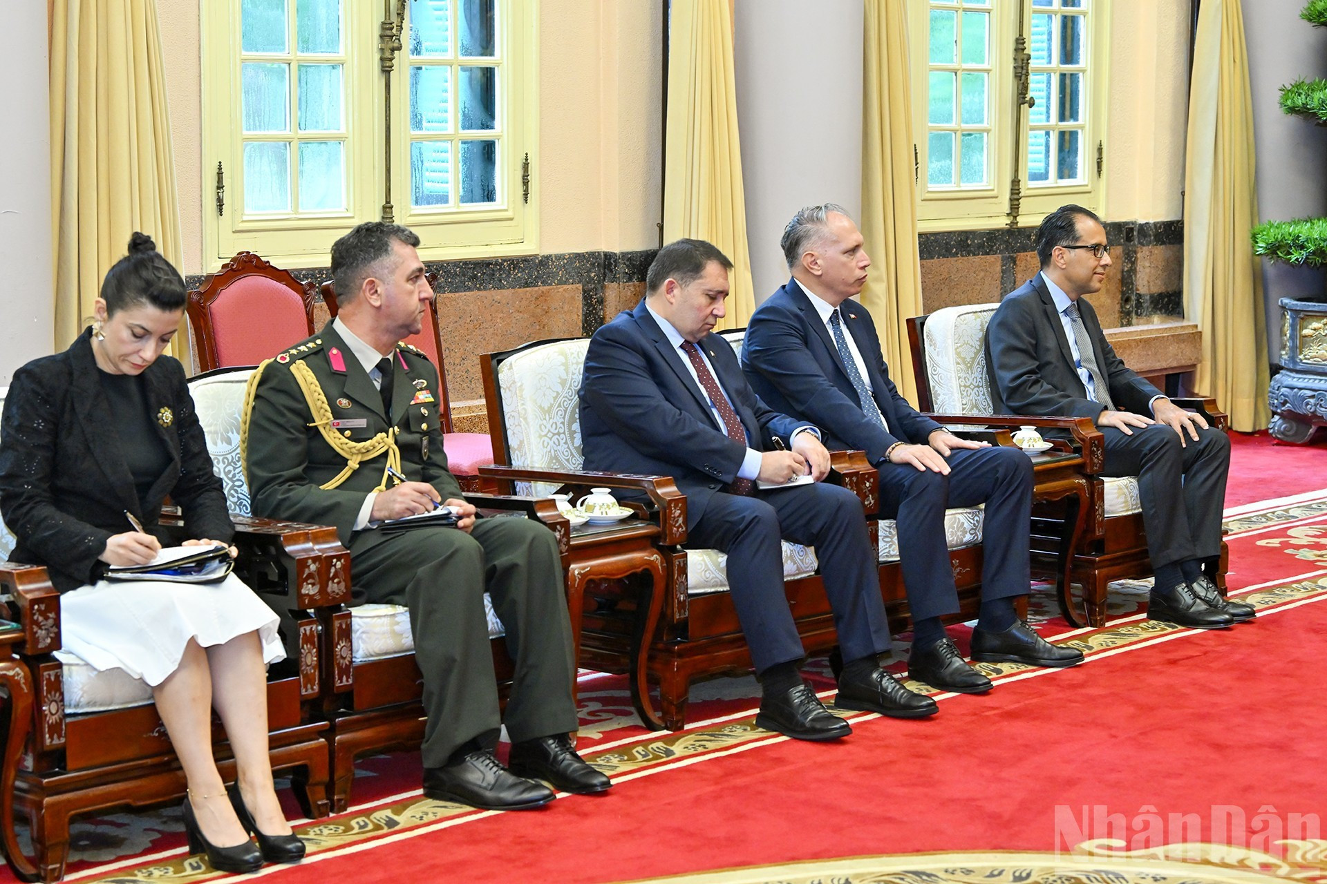 陪同土耳其国防部部长亚萨尔·居莱尔出访的各位代表出席活动。