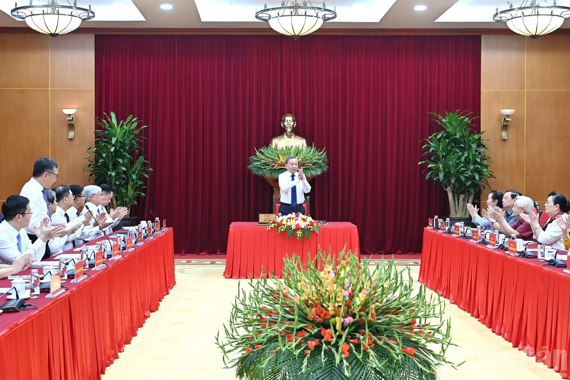 会见场景。 会见场景。