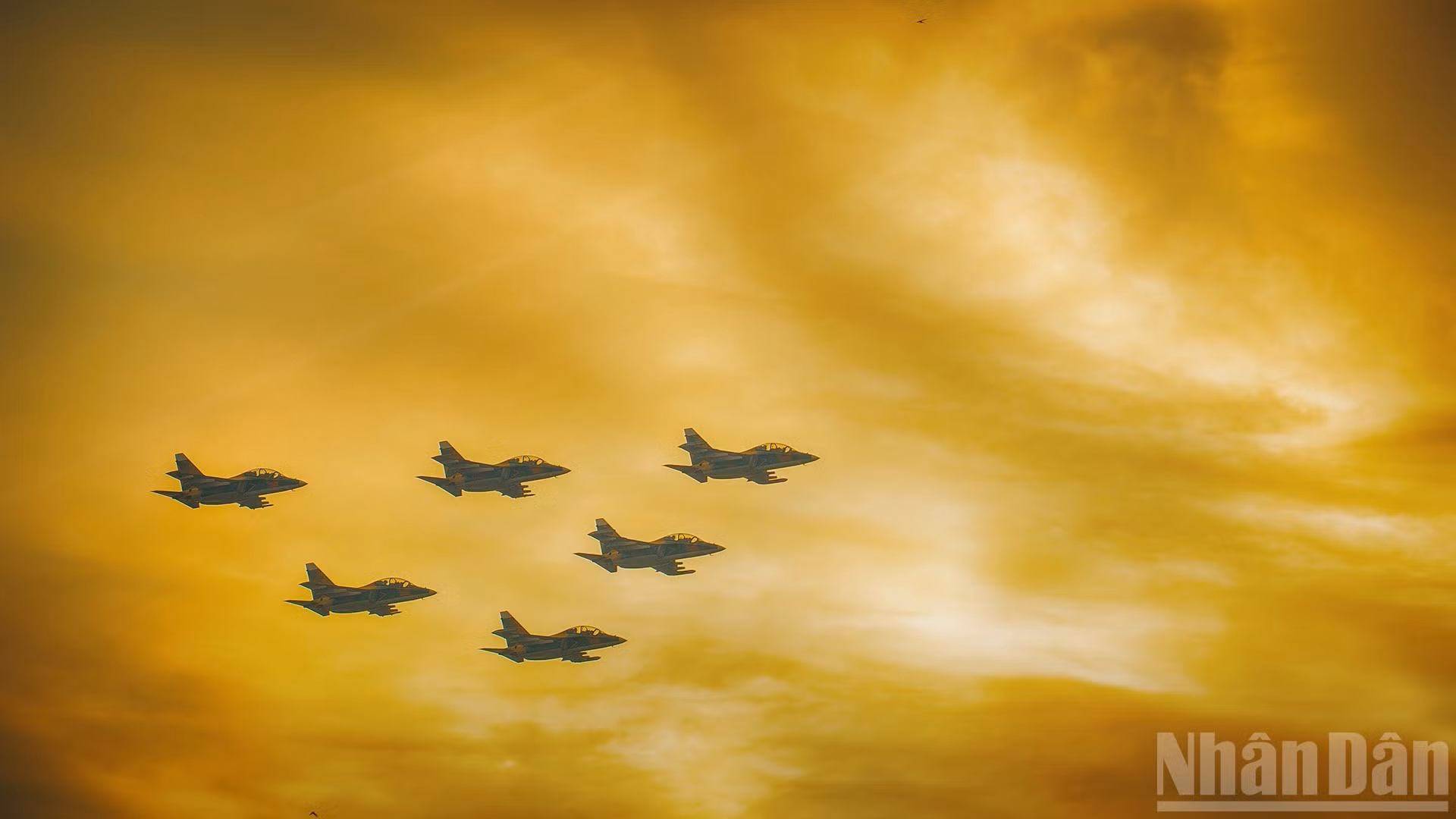 守护江山，精神长存。（作者：进达）