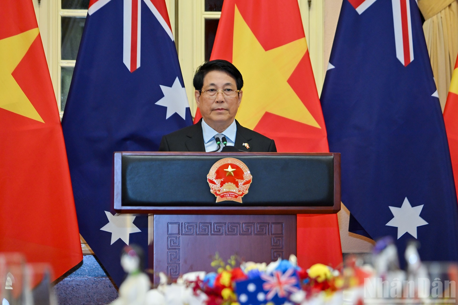 国家主席梁强发表讲话。