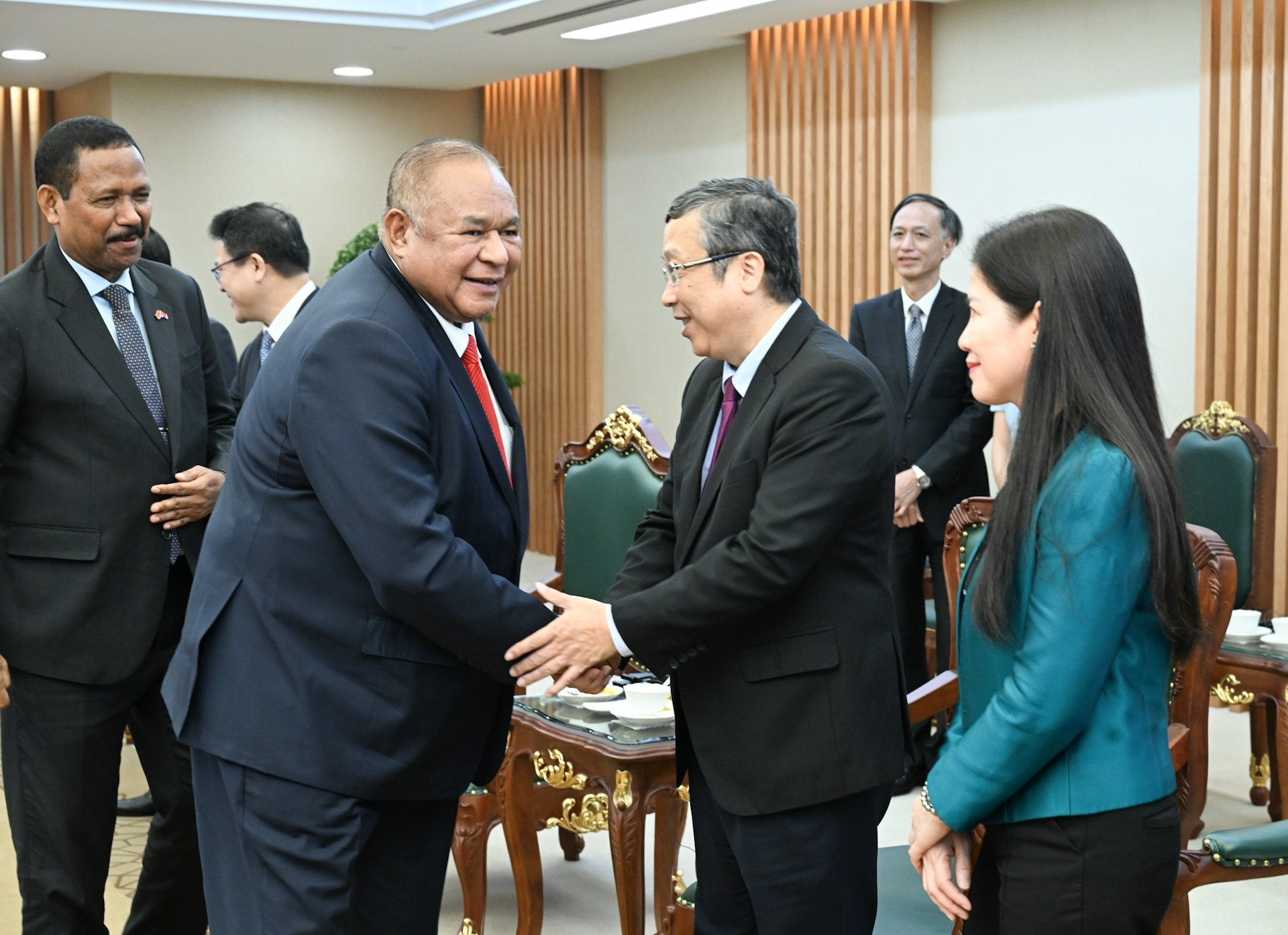 东帝汶外交与合作部部长弗雷塔斯和越南政府各部委、部门、行业领导代表。