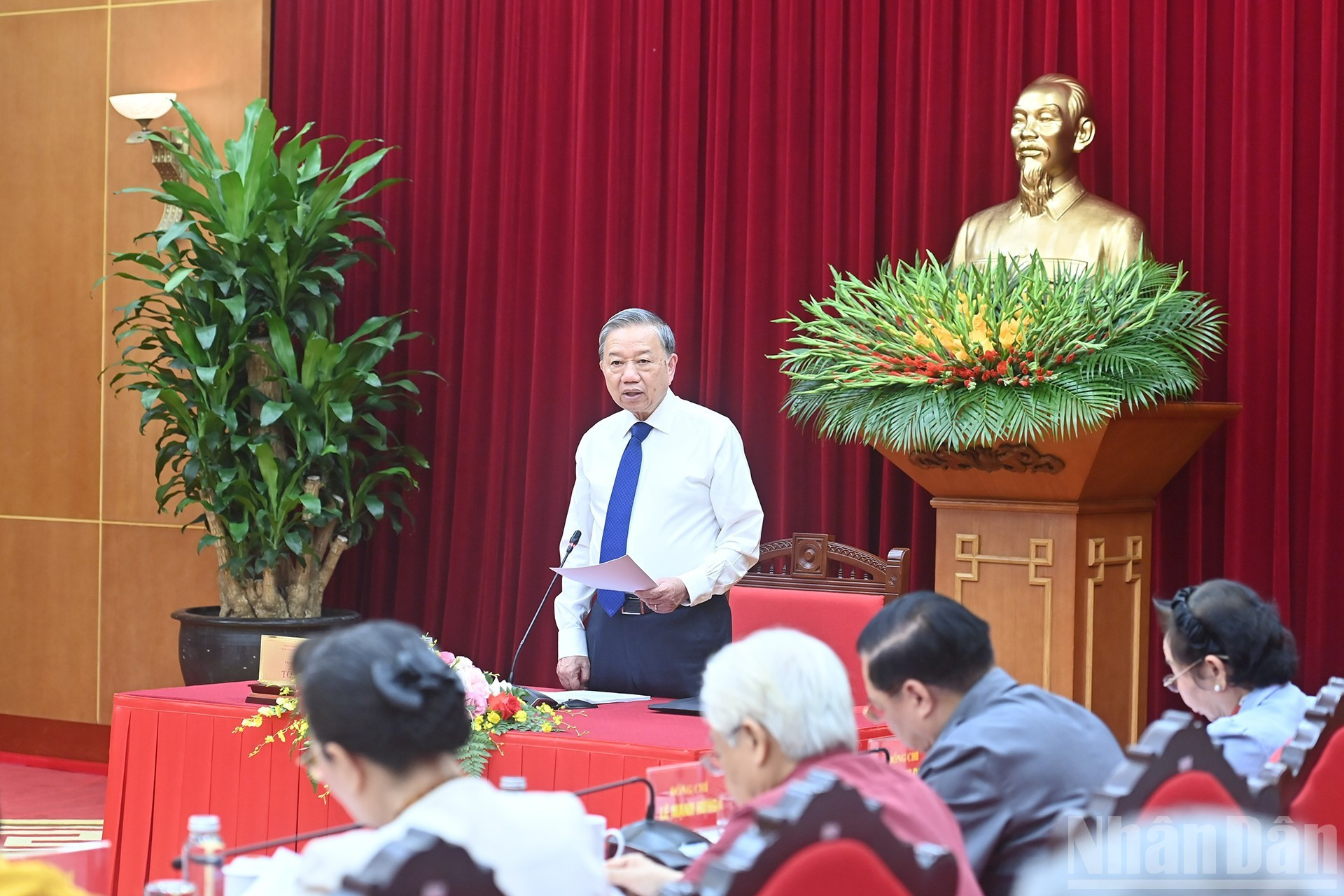 苏林总书记发表讲话。 苏林总书记发表讲话。