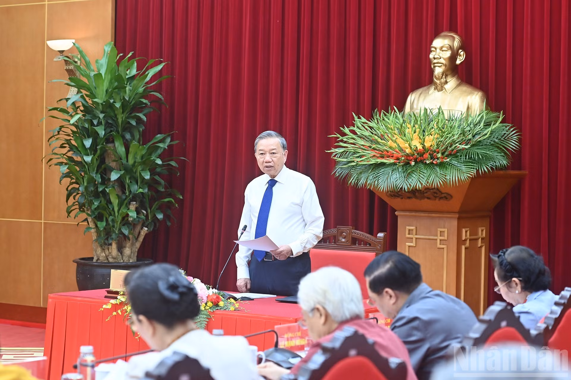 苏林总书记发表讲话。