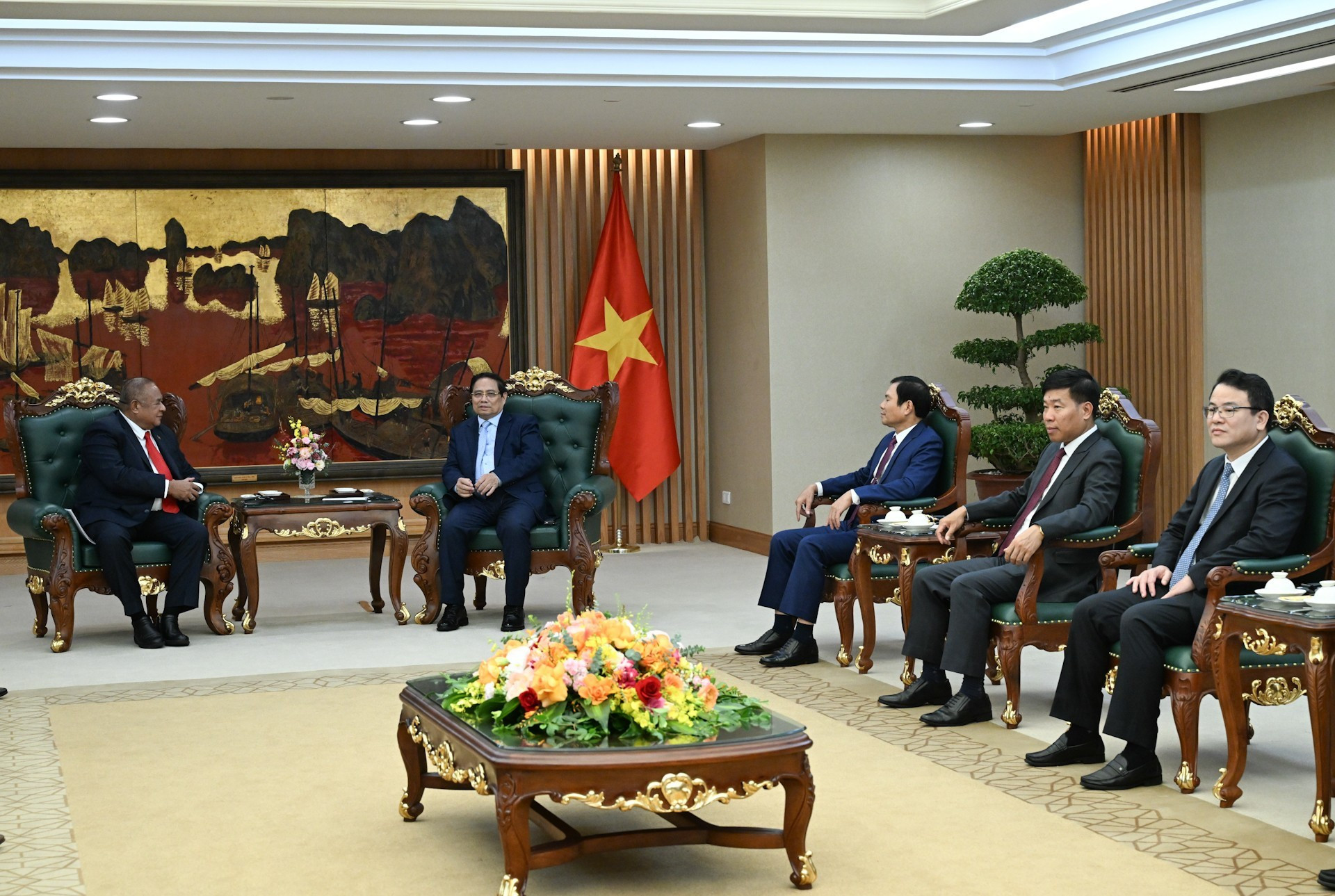 范明正总理和越南政府各部委、部门、行业领导代表。