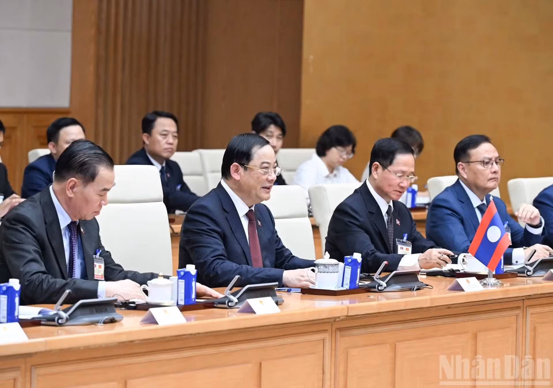 老挝总理宋赛·西潘敦一行。